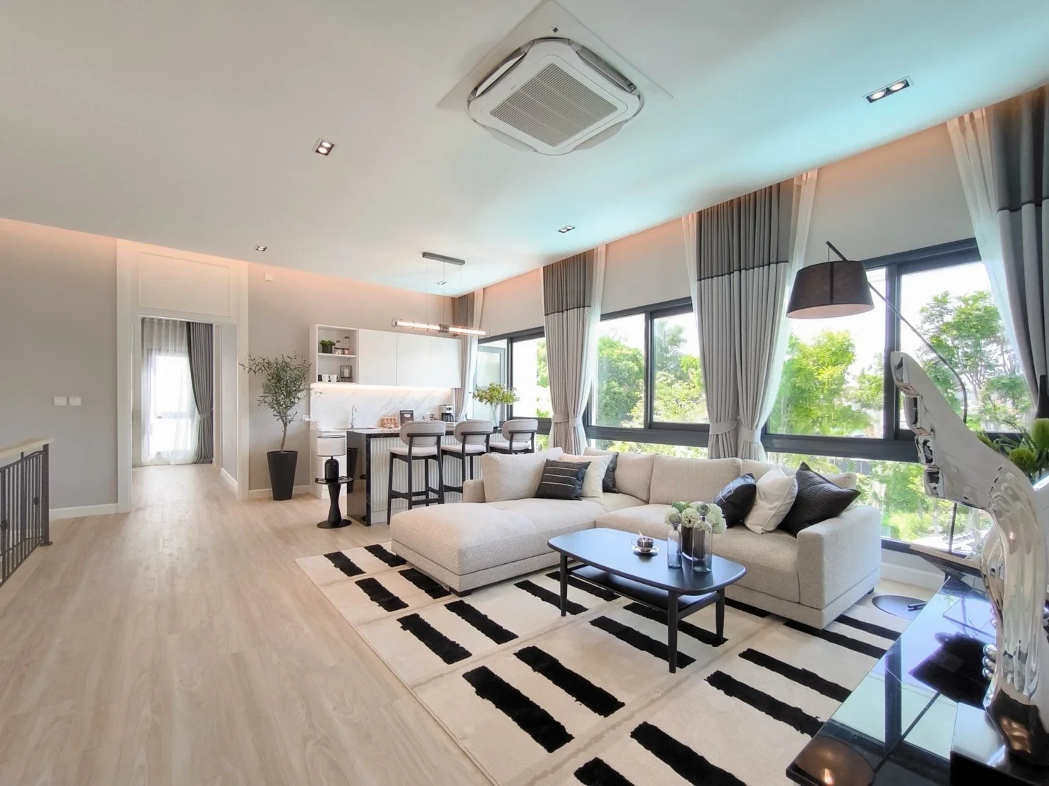 The Lavish Pattaya