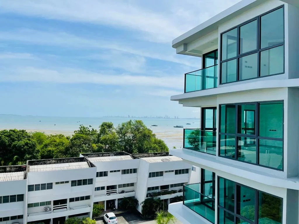 The Breeze Beach Side