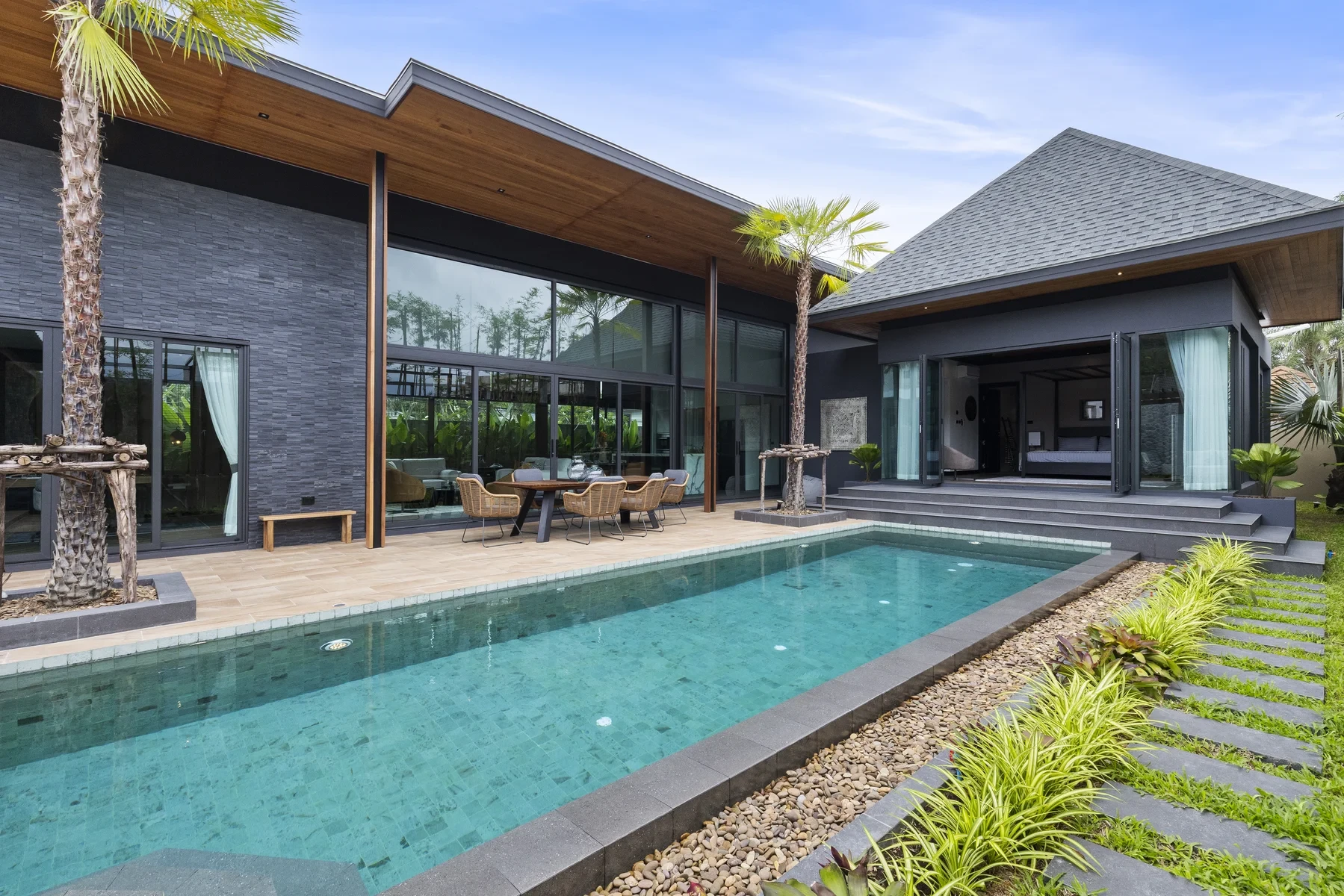 Suksan Rawai Villas