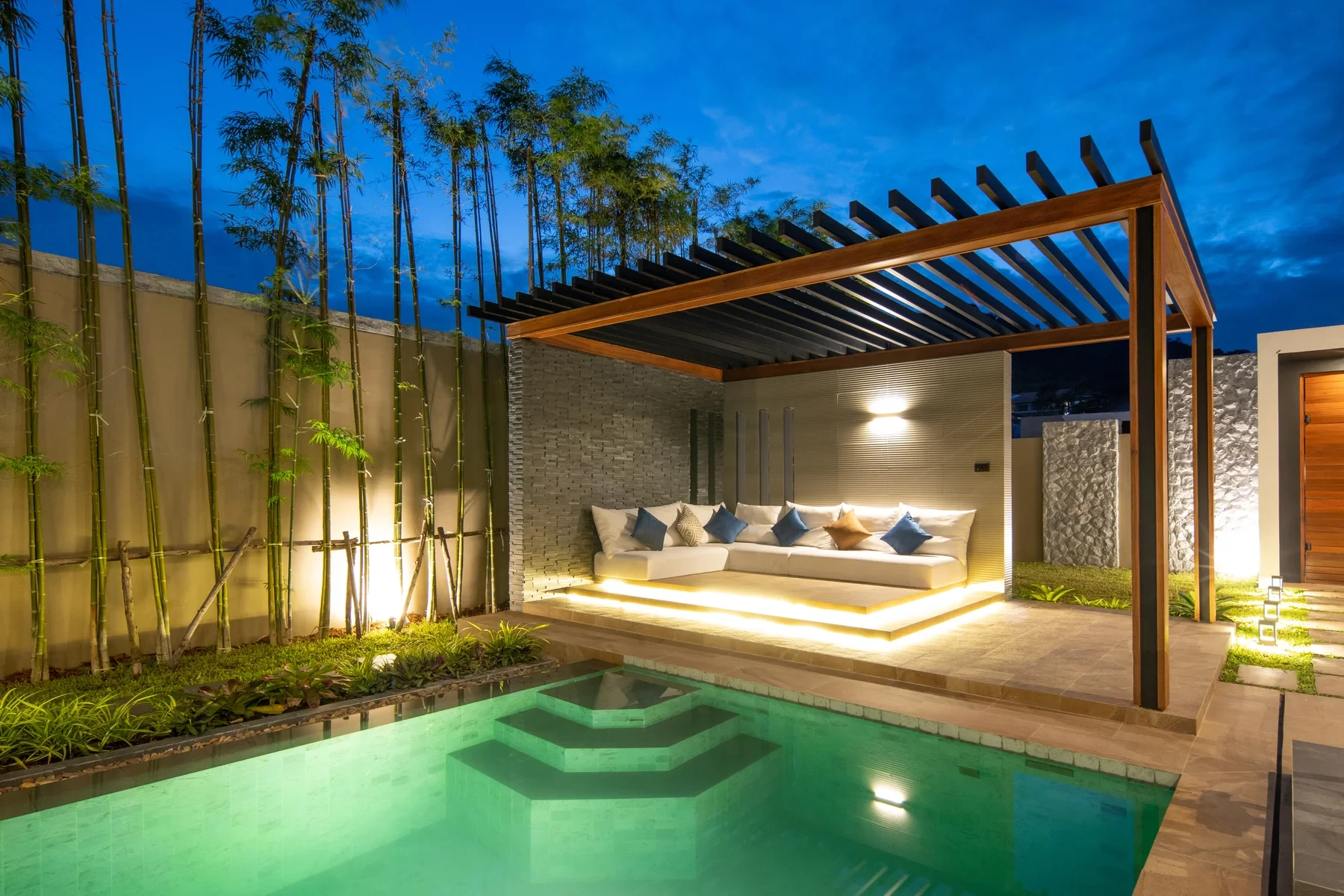 Suksan Rawai Villas