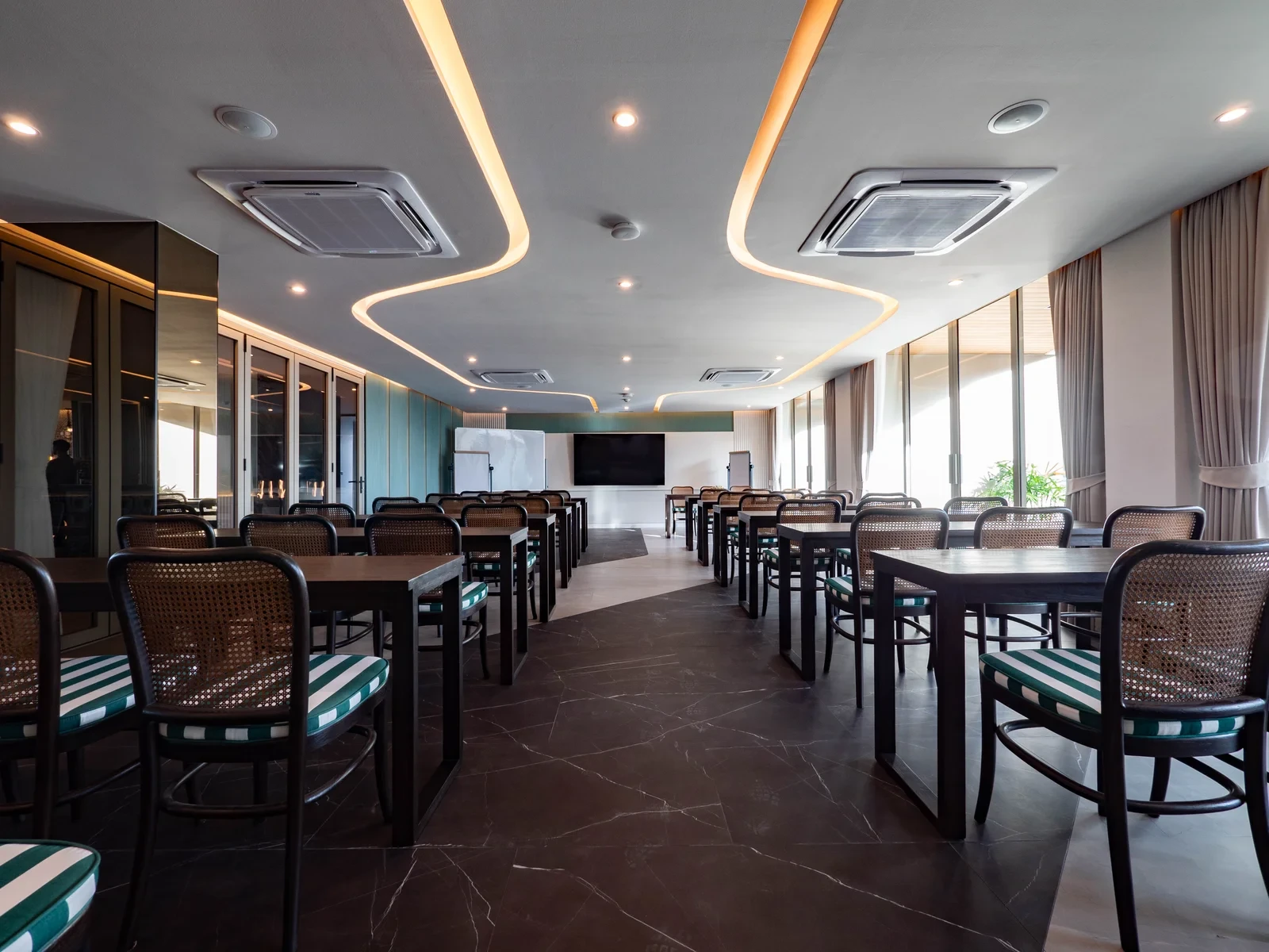 Wyndham Grand Phuket Nai Harn Beach