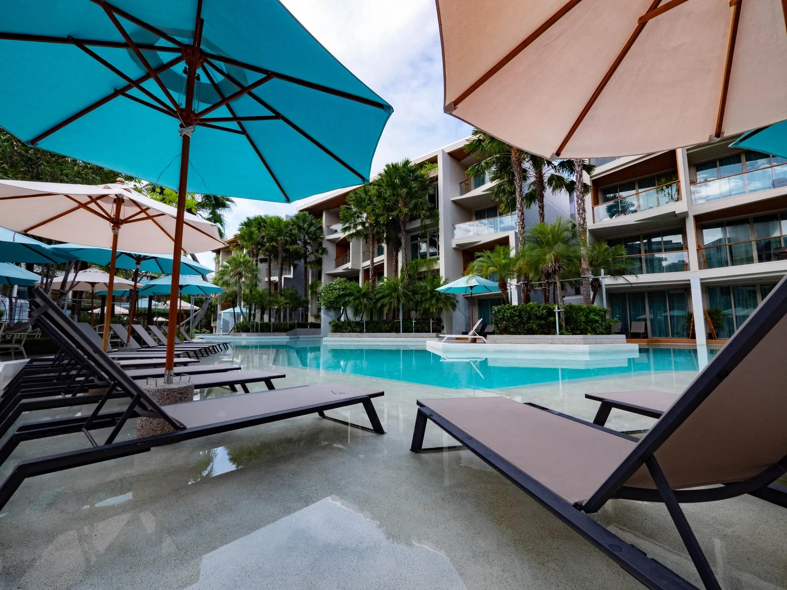 Wyndham Grand Phuket Nai Harn Beach