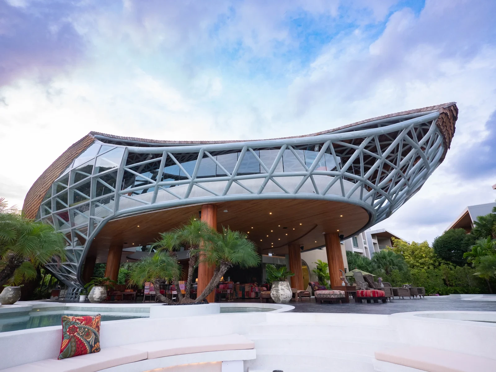 Wyndham Grand Phuket Nai Harn Beach