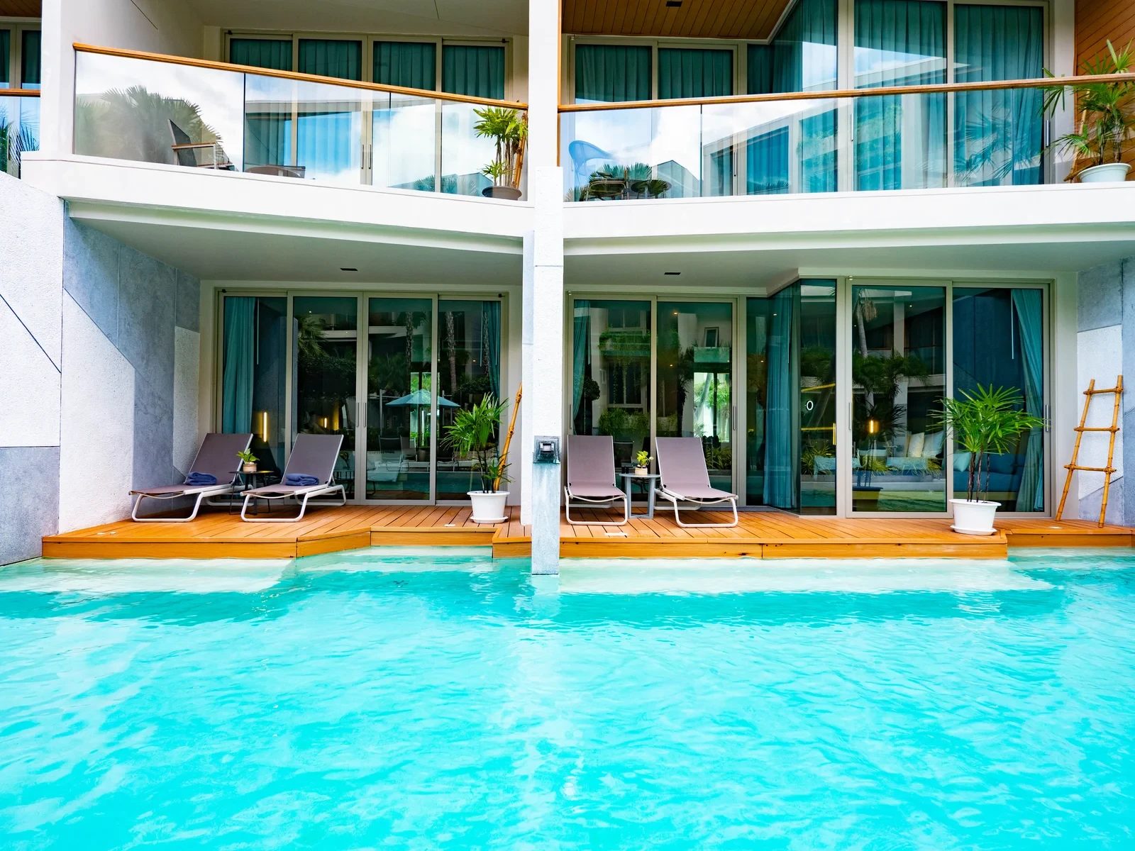 Wyndham Grand Phuket Nai Harn Beach