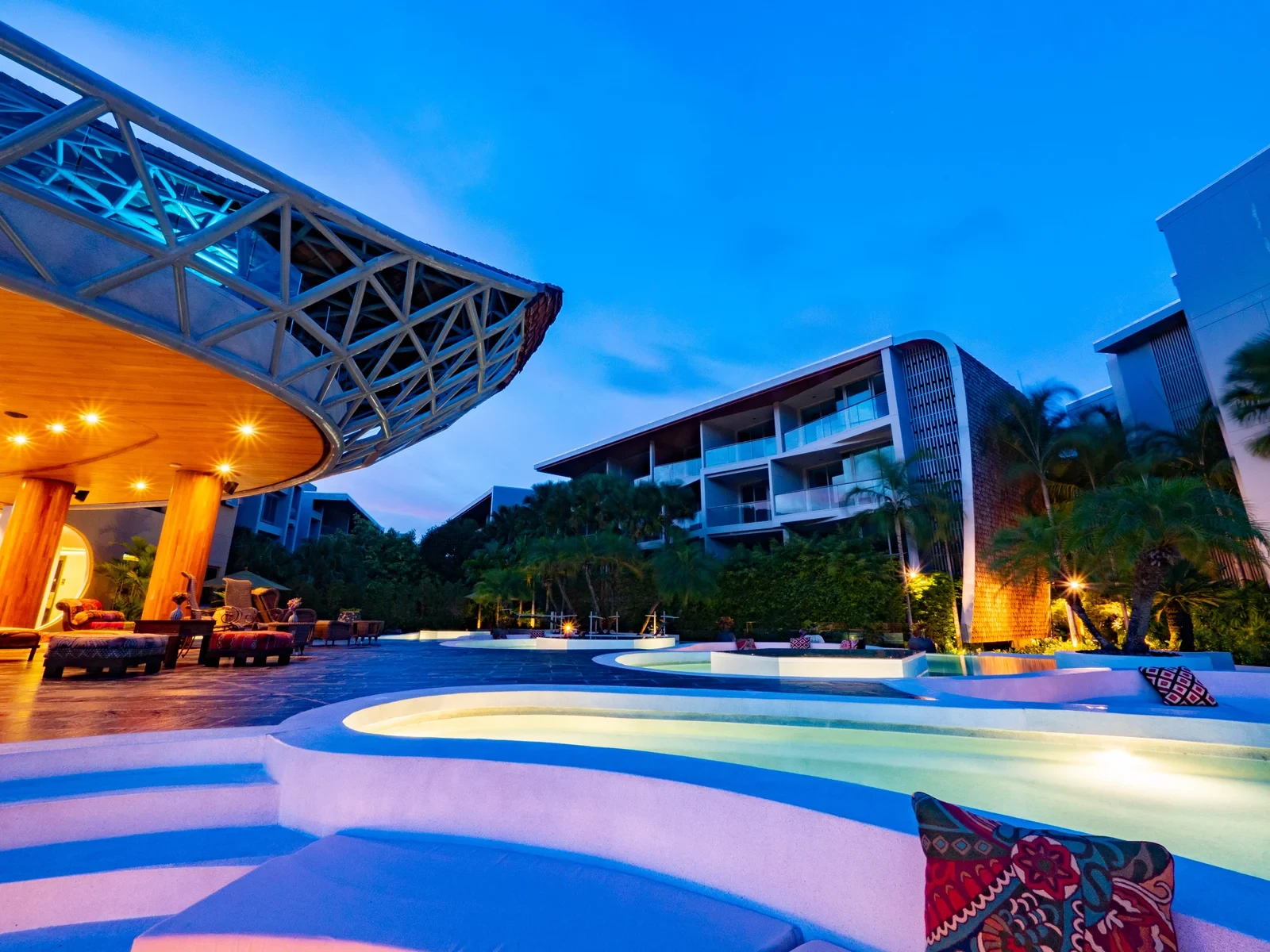 Wyndham Grand Phuket Nai Harn Beach