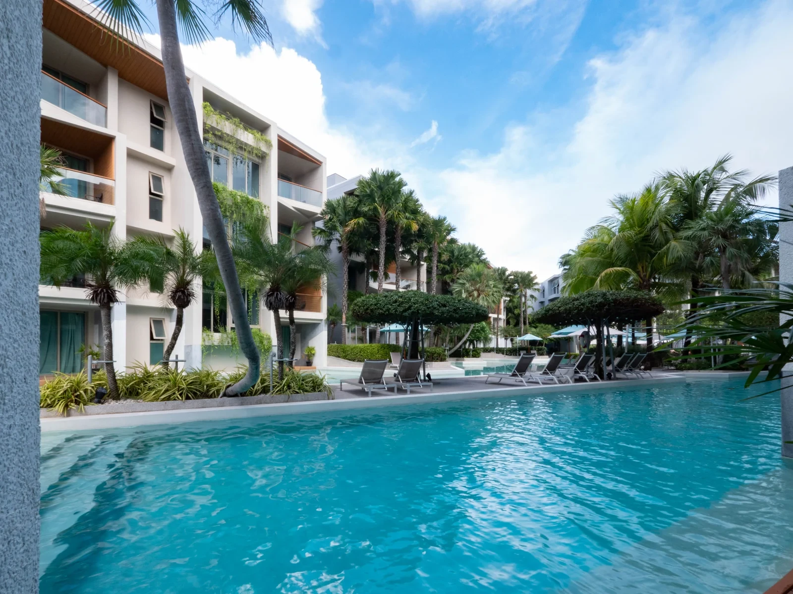 Wyndham Grand Phuket Nai Harn Beach