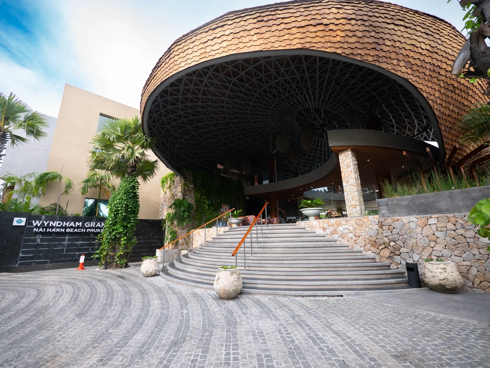 Wyndham Grand Phuket Nai Harn Beach