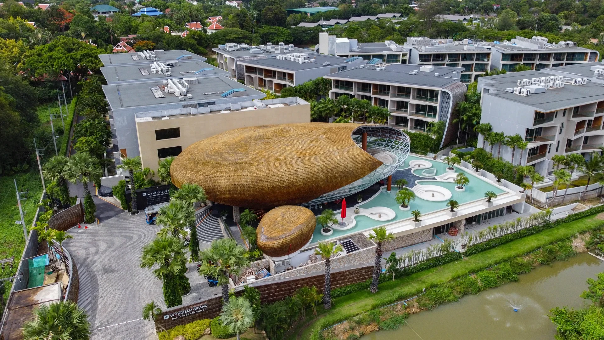 Wyndham Grand Phuket Nai Harn Beach