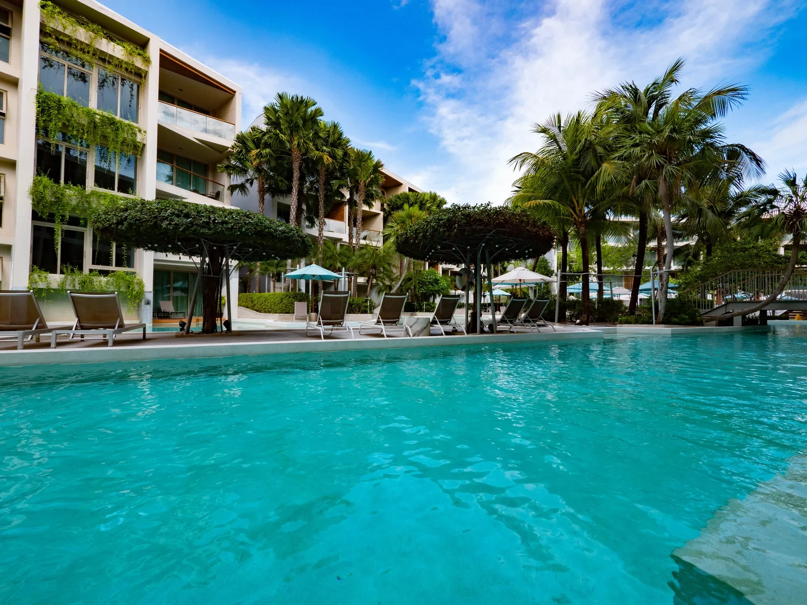 Wyndham Grand Phuket Nai Harn Beach