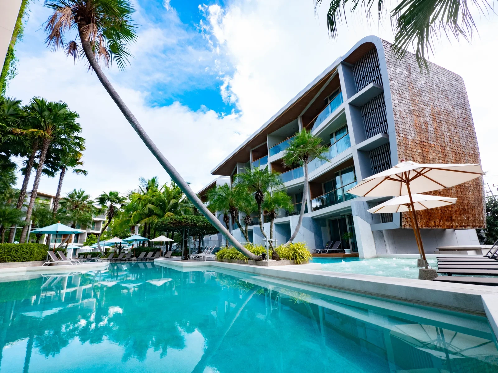 Wyndham Grand Phuket Nai Harn Beach