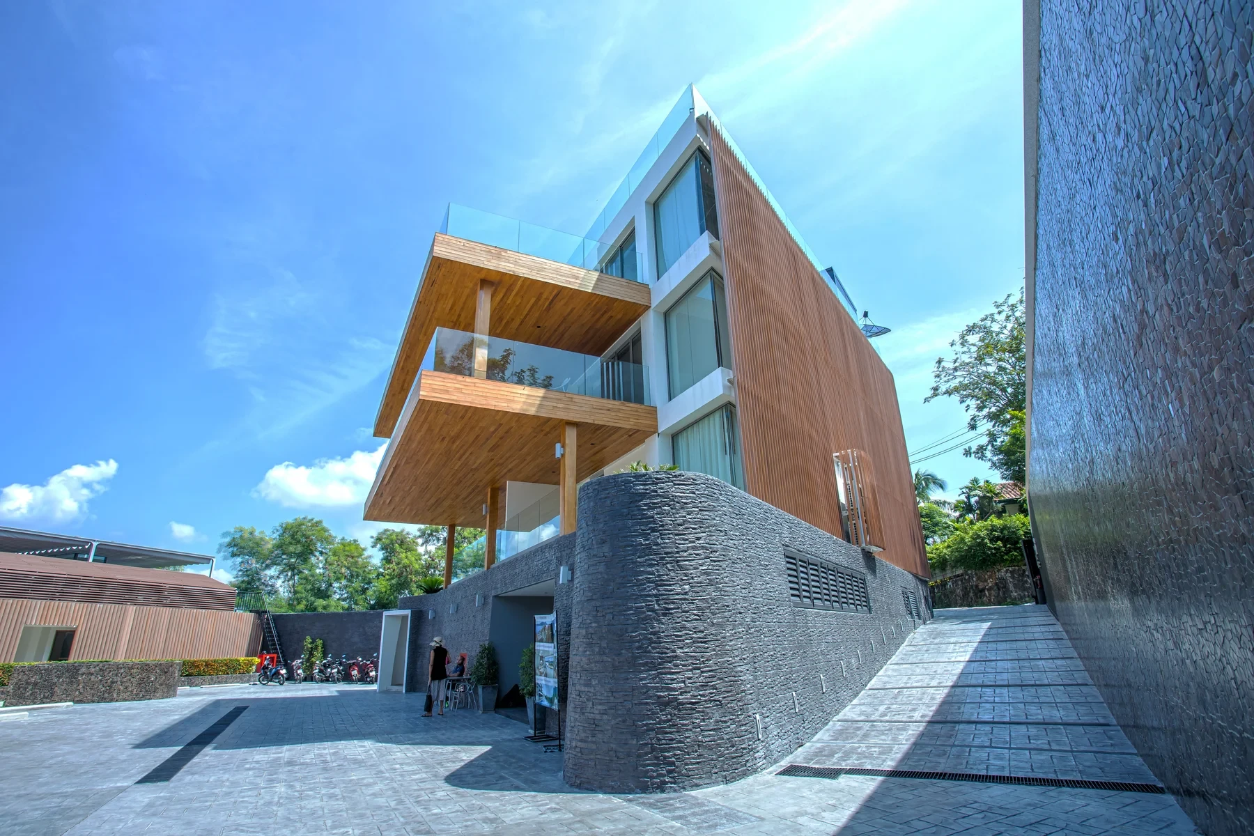 Bluepoint Condominiums