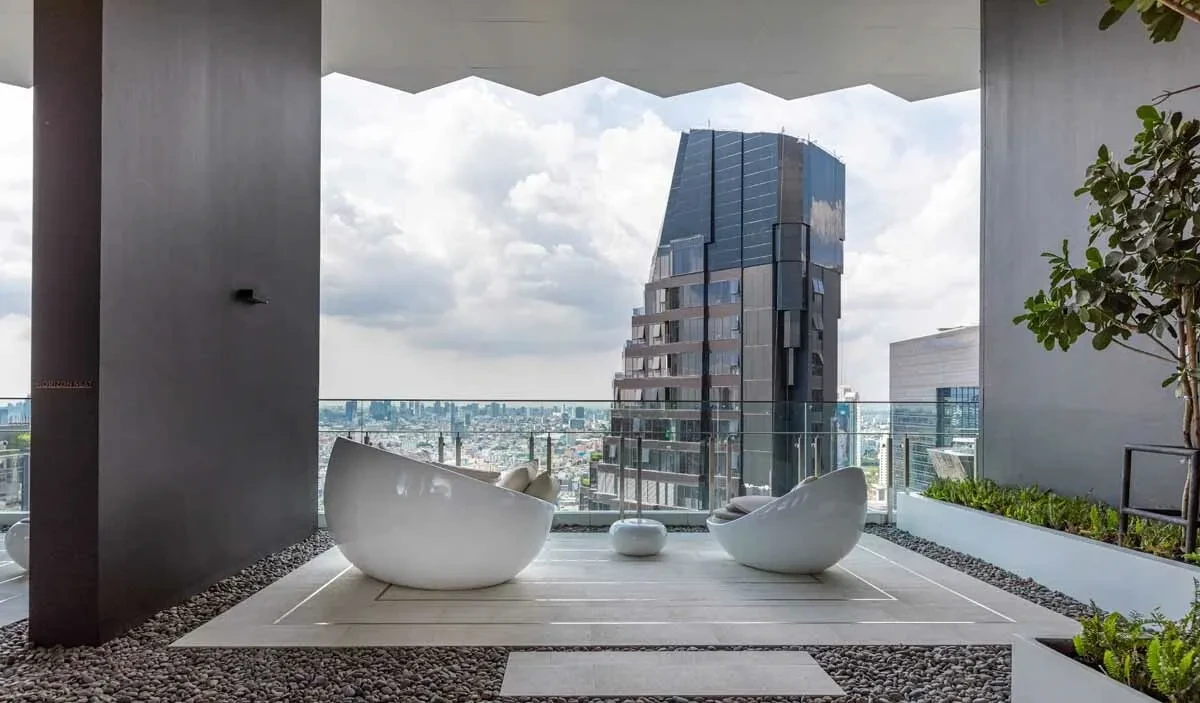 Life Asoke Rama 9
