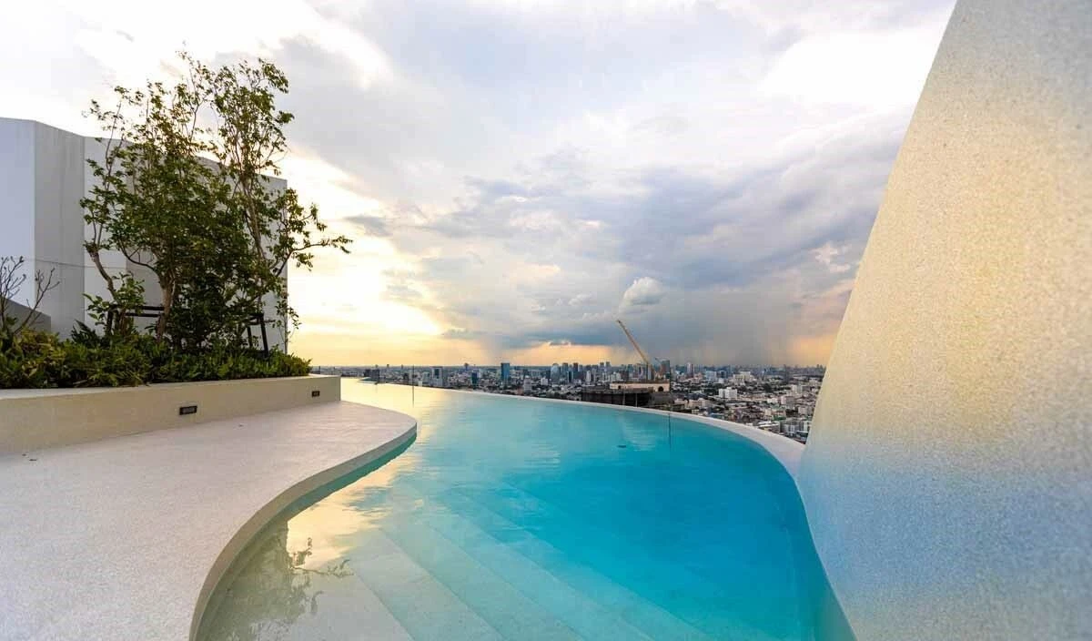 Life Asoke Rama 9