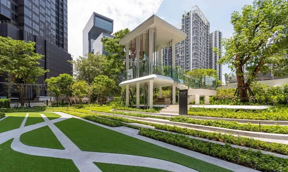 Life Asoke Rama 9