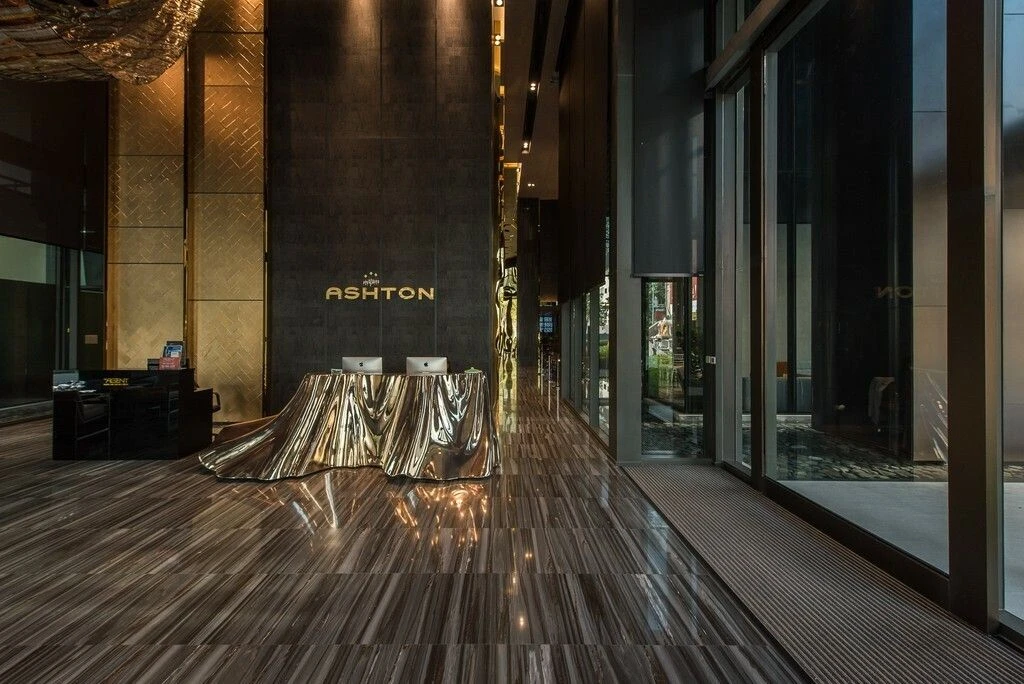 Ashton Silom