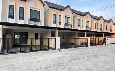Gallery photo Townhouse 4 rooms 100 m² Bang Lamung, Thailand